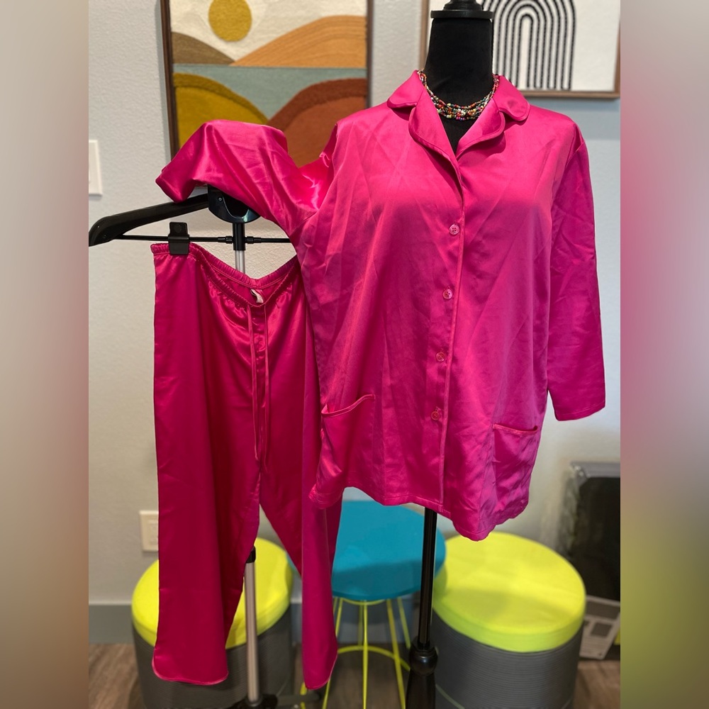 Cabernet | Medium | Hot Pink | Sleep Set | Silky (100% Polyester) | Capri Length